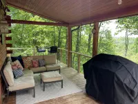 Spacious Mountain Home Close to Blue Ridge Pkwy w/ Hot Tub - Chalets