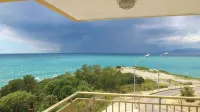 Apartment facing the sea with pool and 2 bedrooms - 2-نجوم