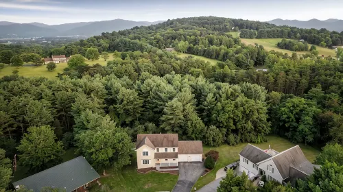 Epic Family Stay - 40' Putting Green, Theater, Hot Tub, Sauna - 4-Star