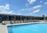 Travelodge by Wyndham Pigeon Forge Dollywood Lane