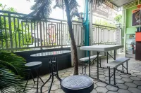 RedDoorz Syariah near RS Mitra Siaga
