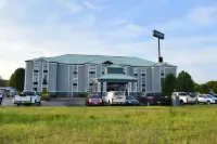 Quality Suites Maumelle - Little Rock NW Hotels near The Villa at River Pointe Drive
