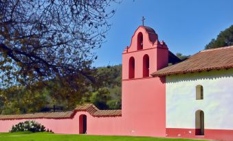 Lotus of Lompoc - A Great Hospitality Inn