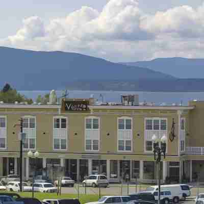 Fairhaven Village Inn Hotel Exterior