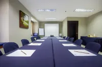 Microtel by Wyndham Eagle Ridge فنادق في General Trias