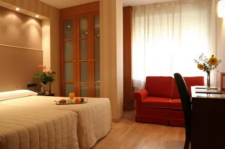 Hotel Villa de Barajas Отели рядом с достопримечательностью «Puesta De Sol Paracuellos-Torres Madrid»