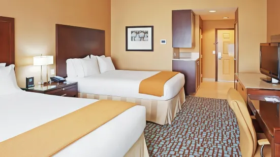 Holiday Inn Express & Suites Salinas