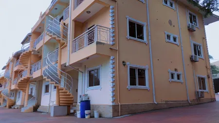 AMPM Suites & Apartment