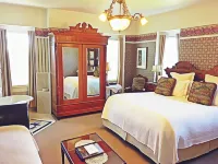 Churchill Manor