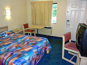 Motel 6 Lantana, FL