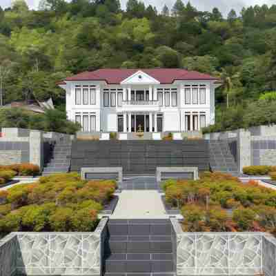 Toba Retreat Mansion and Villas Hotel Exterior