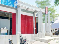 RedDoorz near Universitas Merdeka Malang 2 Hotels in Pisang Candi