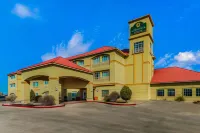 霍布斯拉昆塔溫德姆套房飯店 Broadmoor Shopping Center and Mall附近的飯店
