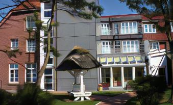 Hotel Neuwarft Altbau - Housity