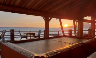 77 Sunset Plaza