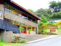 Miztli旅館和冒險 Curi-Cancha Reserve附近的飯店