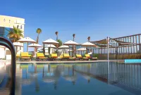 Rotana Corniche - Swimmingpools