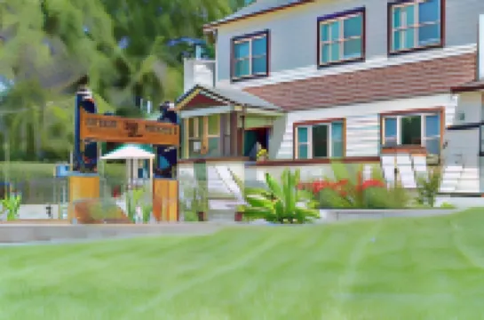 Cinnamon Bear Creekside Inn