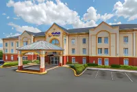 Comfort Suites Newark - Harrison Hotel berhampiran GlassRoots Studio