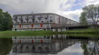 Super 8 by Wyndham Sturbridge - Pet friendly