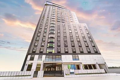 Holiday Inn Express Long Island City E New York, an IHG Hotel Hotels near Bhutanese Ema Datsi