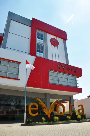 Evora Hotel Отели в г. Gubeng