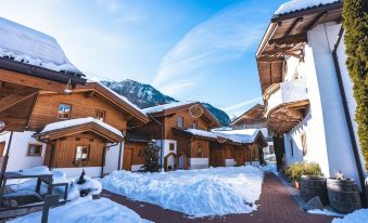 Dorfchalets & Apartments - Perfect for Couples - in Kaprun Centre Including TauernSpa and SummerCard