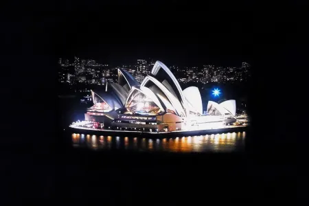 แทรเวลเลอร์ สเตชั่น