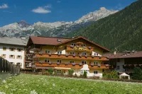 Appartements Zur Sonne Hotel dekat Sportfarm