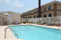 Travelodge by Wyndham Perry National Fairgrounds Area I-75 - Uima-altaat