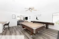Family Retreat, Heated Pool & Spa, Game Room, Mini Golf, Gym, Boat Parking