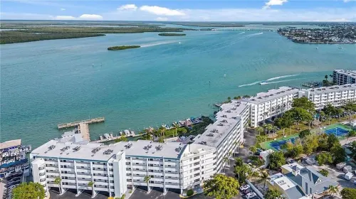 Beautifully Updated 1-Bedroom Condo in Charming Olde Marco