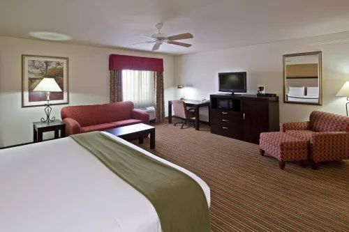 Baymont by Wyndham Litchfield Hotels in Litchfield