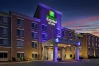 Holiday Inn Express & Suites Milwaukee NW – Park Place Các khách sạn ở Menomonee Falls