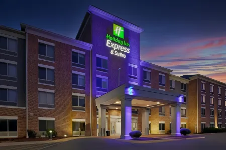 Holiday Inn Express & Suites Milwaukee NW – Park Place