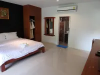 Suksompong Resort Hotels in Takua Pa District