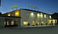 Hostal Restaurante Carolina فنادق في La Armuna