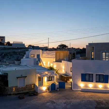 Santorita Suites Отели рядом с достопримечательностью «Пляж Камбия»