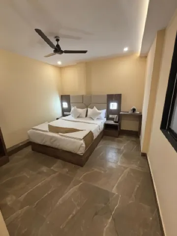 Hotel Crystal Castle Goregaon West Link Road, Mumbai Hotels near Mindspace