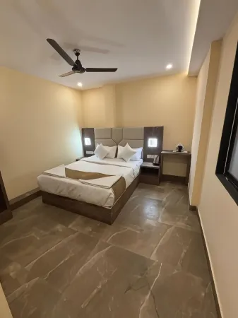 Hotel Crystal Castle Goregaon West Link Road, Mumbai Отели рядом с достопримечательностью «Пляж Марве»