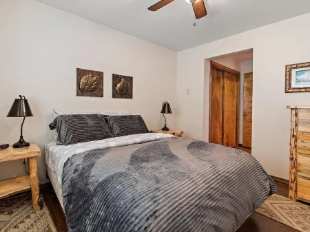 Where Mountain Adventures Meet Lakeside Relaxation Отели в г. Мак-Кол