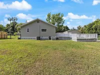 2-bedroom house, fits 6, bike trails, pet friendly, lakes, downtown night life! 因弗內斯酒店