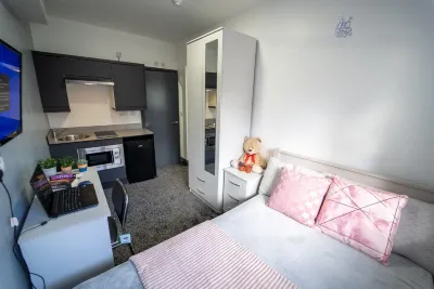 Lovely Homely Studio Available Hotels near Rowheath Pavilion Cafe