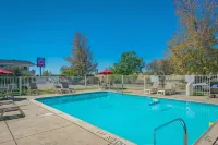 Motel 6 Redding, CA - North - piscine