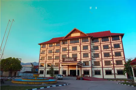 Mittaphap Hotel Oudomxay Отели в г. Бан Кэт