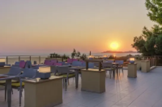 Rahoni Cronwell Hotel by Diomedes Group