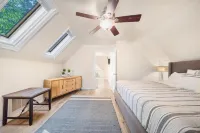 Cozy Home 1 Mile to Downtown CDA & Lake – King Beds and an EV Charger!