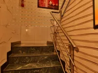 La Hotel Metro Near BKC Các khách sạn gần Khu ổ chuột Dharavi