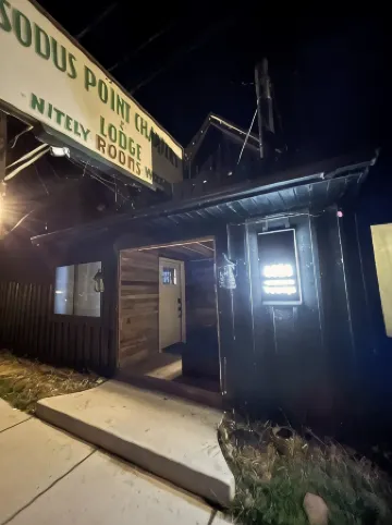 Luxurious Living Room and Kitchenette - Modern Oasis