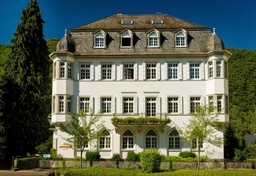 Haus Hohenzollern & Haus 'Ambiente Hotels in Reil